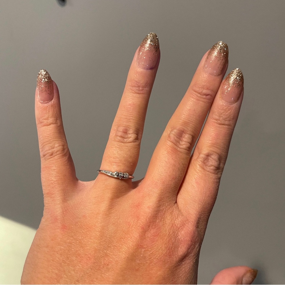 14k white gold and Diamond band - Picture 8 of 8